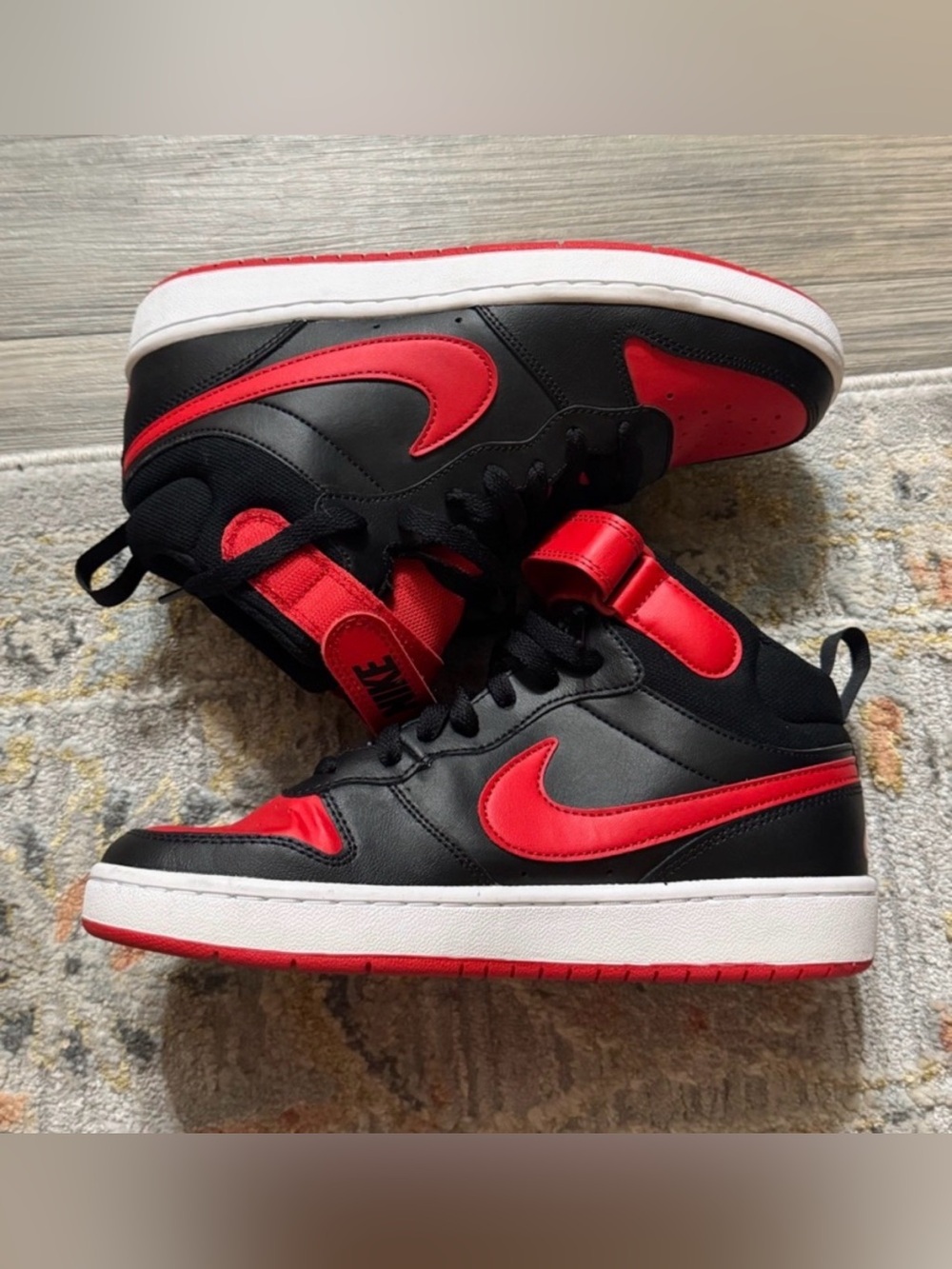 Nike Kids Court Borough in Black and Red